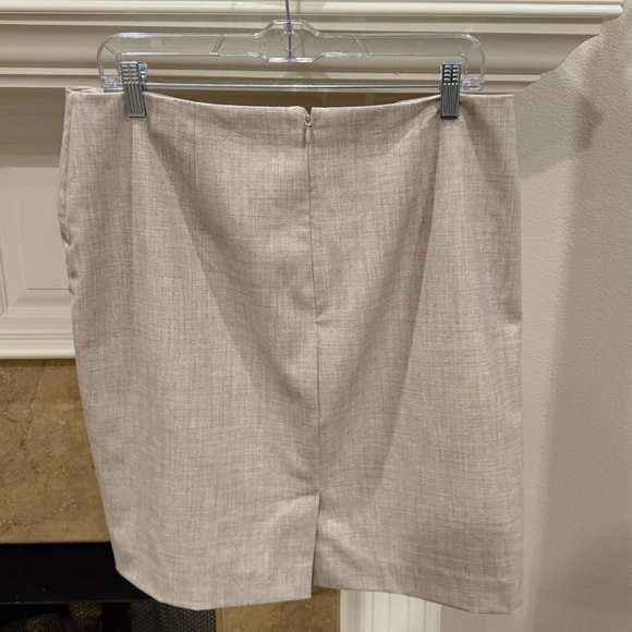 4-Piece Bundle of size 10 pants & skirt: 2 dress pants, 1 casual pant, 1 skirt - Picture 14 of 16